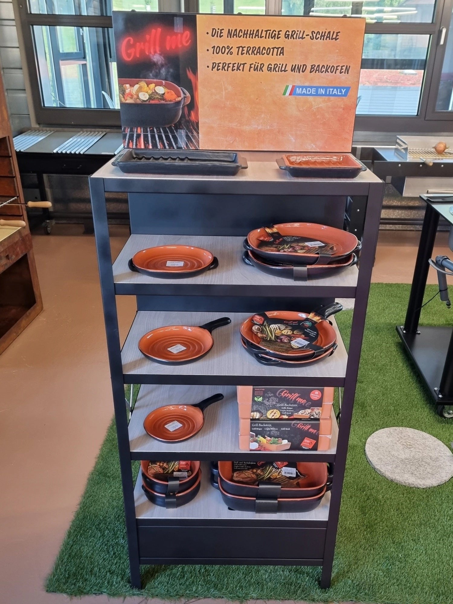Präsentations-Regal für "Grill me" 5 Tablare Masse: 60x40cm